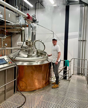 Beer vat with worker